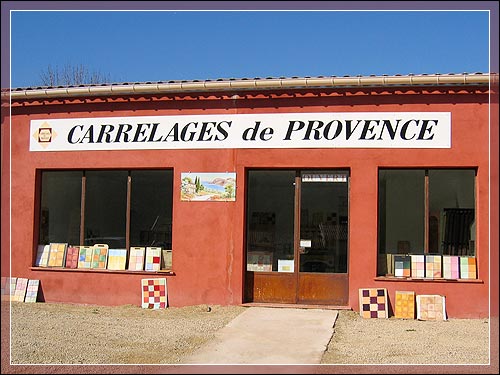 Carrelages de Provence est spécialisée dans la fabrication de carrelages en terre cuite naturelle ou émaillée, en grès et en lave émaillée et décorée ainsi que de produits céramiques pour la décoration et des produits personnalisés pour les cuisines et les salles de bains (tomette en terre cuite, égouttoir, tians provençaux décorés, cuve de cuisine, évier, lavabo, porte-savon, douche, lave-main, vasque ovale en grés émaillé, applique d'angle décorée, rosace de fond de douche antidérapante, tuiles émaillées, plaques de robinets, plaque de villa en lave émaillé, carrelage, carreaux décorés, panneaux décorés, plan de travail …). Carrelages de Provence à Salernes (83690) dans le Var